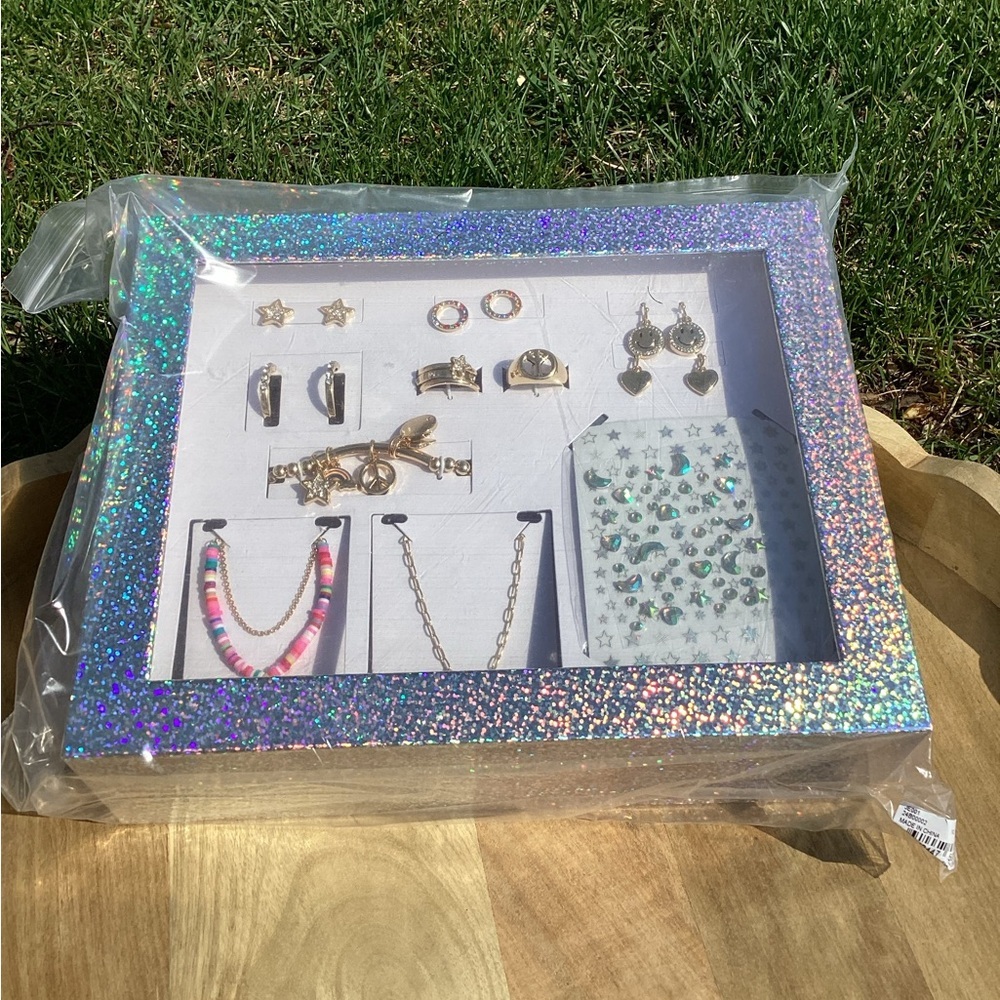 Live listing Macy box kids